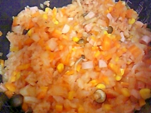 炊飯器で♪お手軽炊き込みピラフ